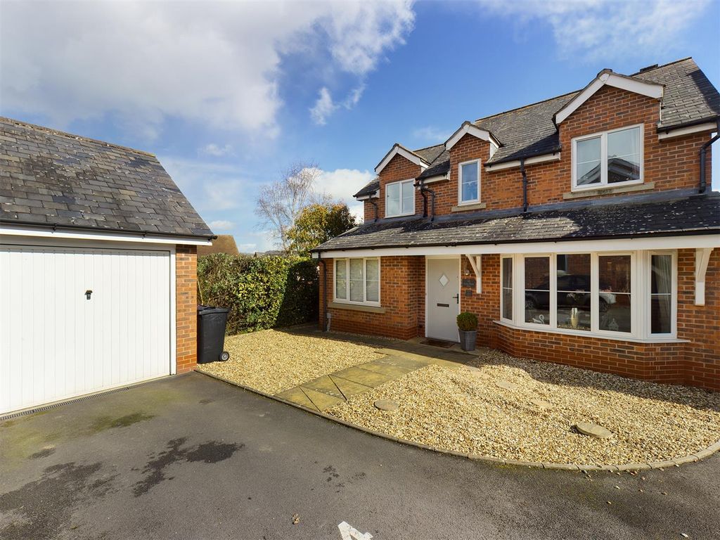 4 bed detached house for sale in Sycamore Close, Craven Arms SY7, £310,000