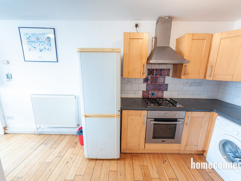 1 bed flat for sale in Garland House, Romford Road, Forest Gate E7, £210,000