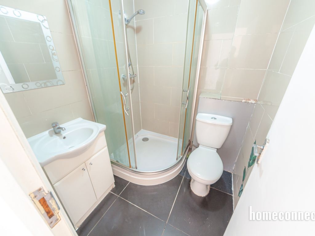 1 bed flat for sale in Garland House, Romford Road, Forest Gate E7, £210,000