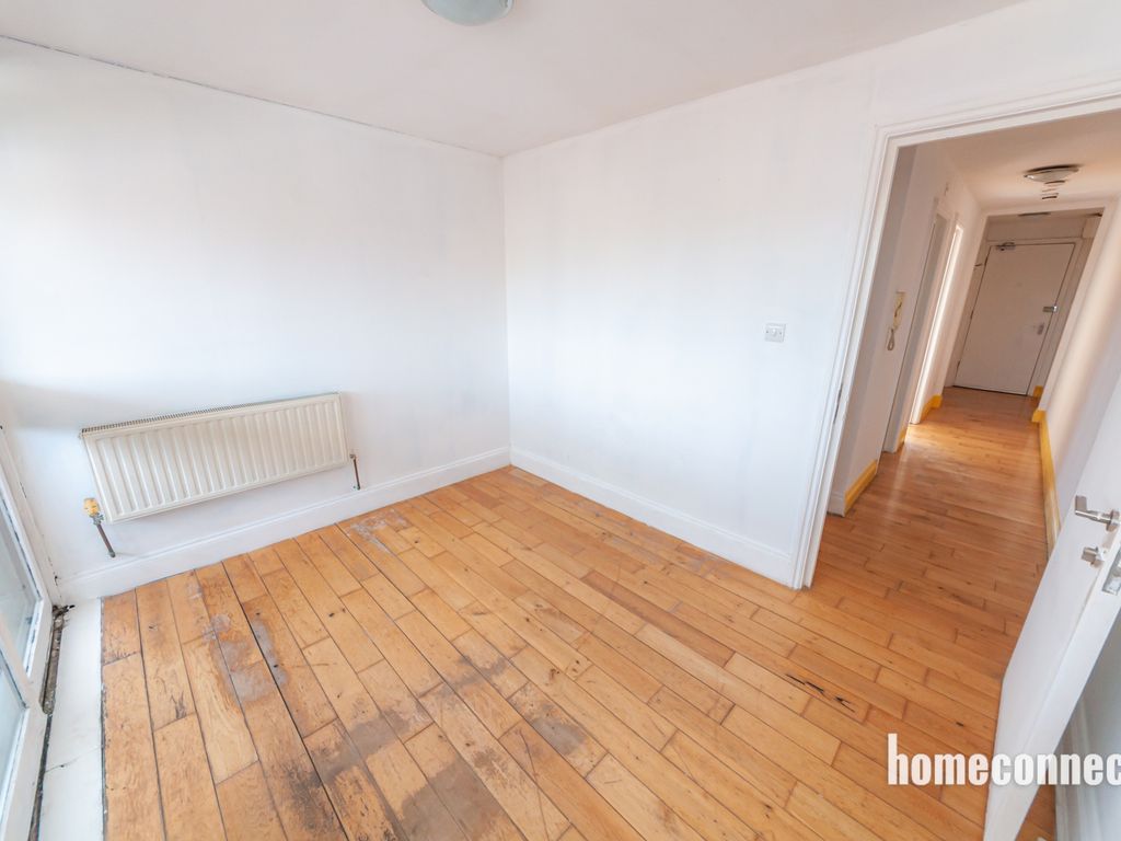 1 bed flat for sale in Garland House, Romford Road, Forest Gate E7, £210,000