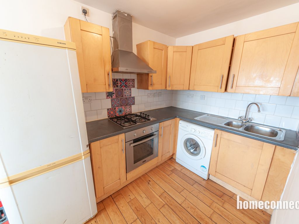 1 bed flat for sale in Garland House, Romford Road, Forest Gate E7, £210,000