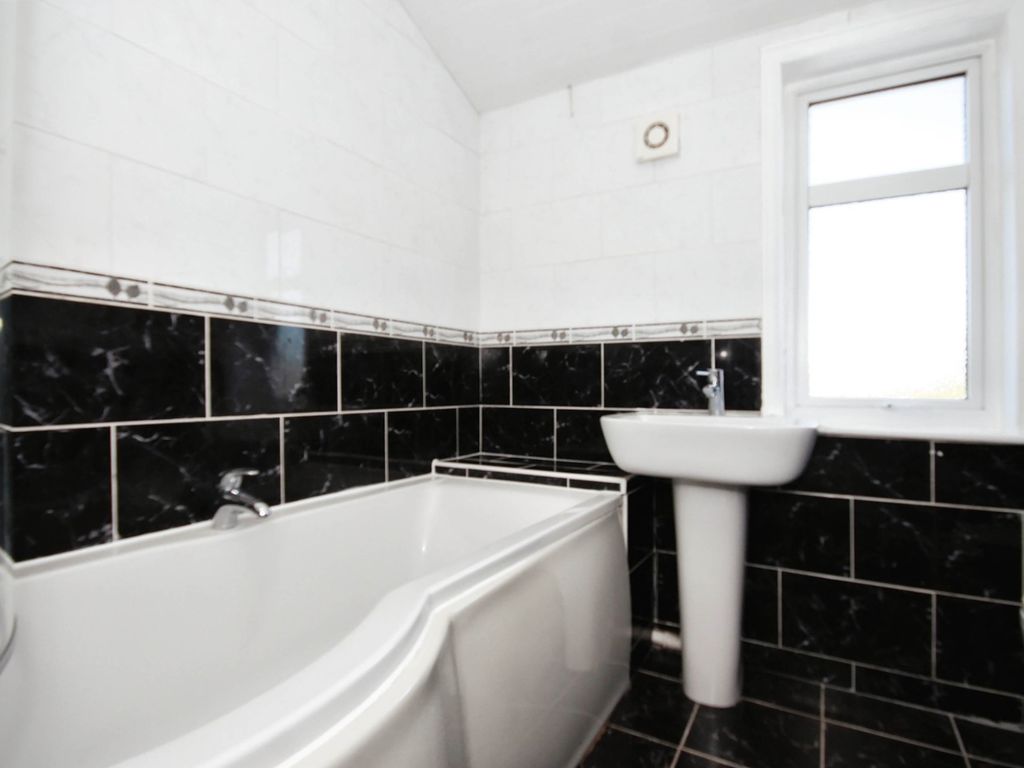3 bed end terrace house for sale in Ansty Road, Coventry CV2, £260,000