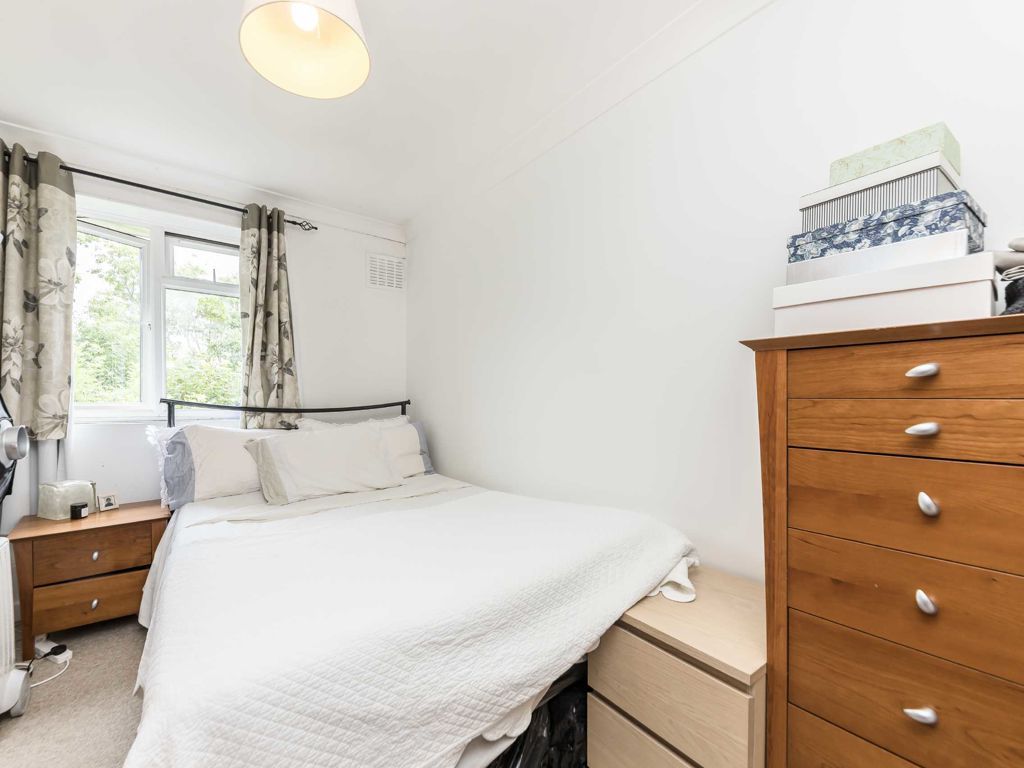 1 bed flat for sale in East Acton Lane, London W3, £275,000
