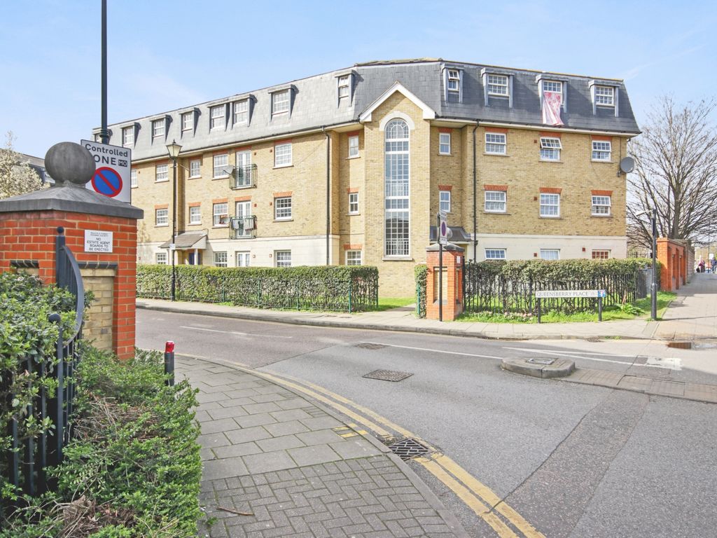 2 bed flat for sale in Queensberry Place, Manor Park E12, £310,000