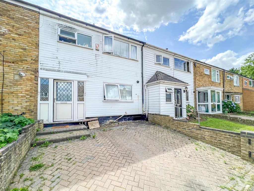3 bed terraced house for sale in Osborne Road, Basildon SS16, £275,000