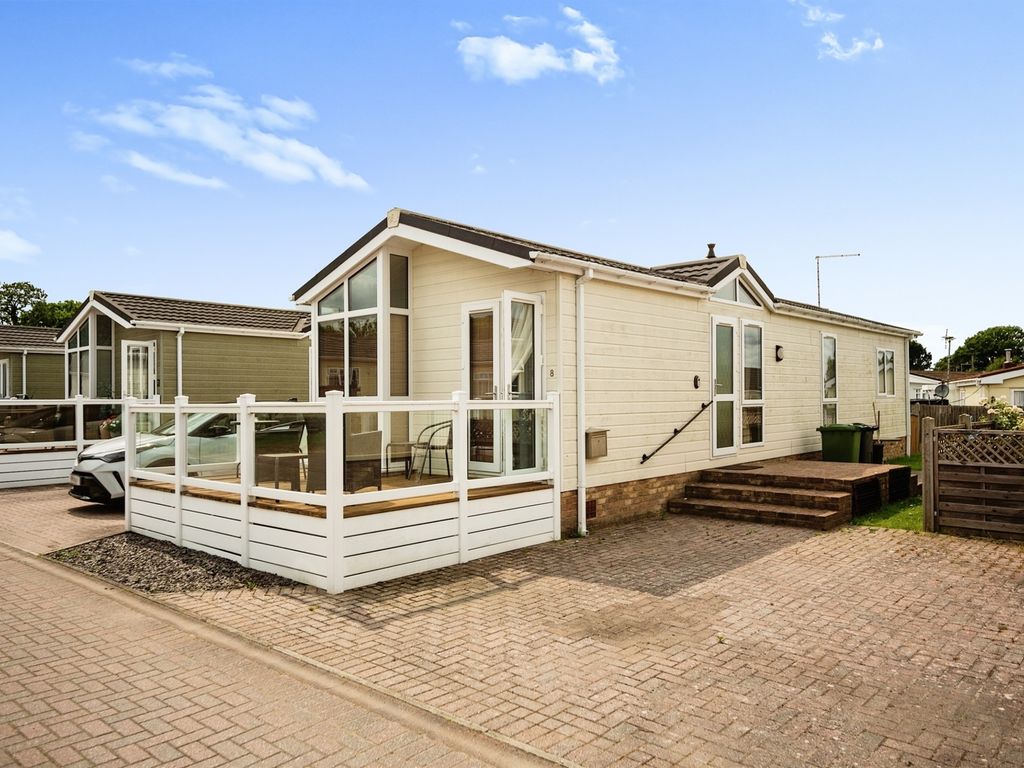 2 bed mobile/park home for sale in Woodlands Park, Biddenden, Ashford TN27, £120,000