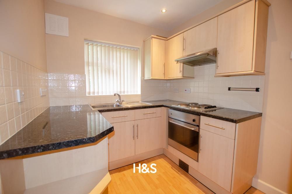 2 bed maisonette for sale in Featherstone Crescent, Shirley, Solihull B90, £194,950