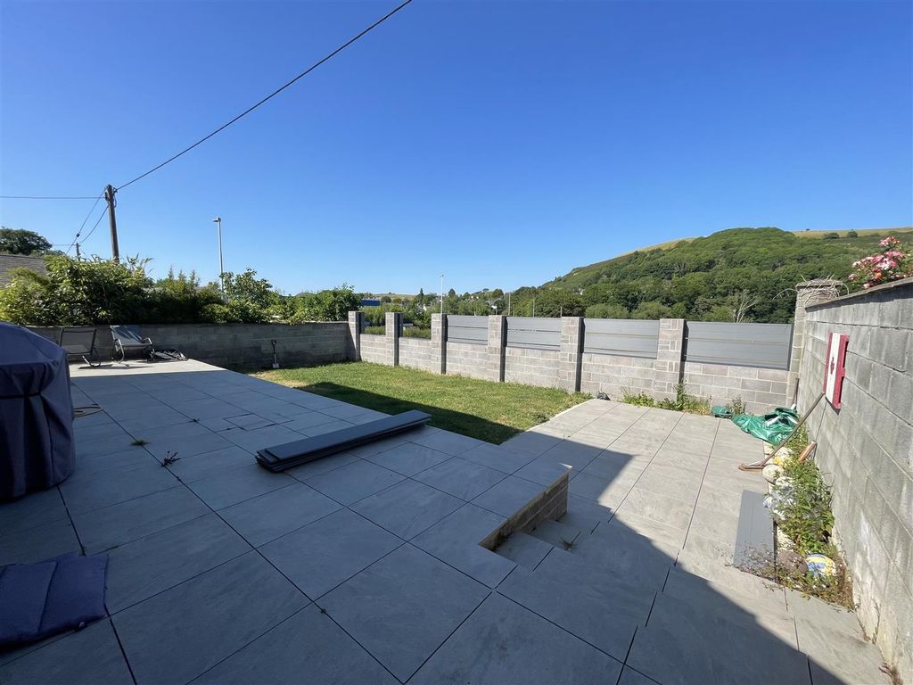 4 bed detached house for sale in Llanfarian, Aberystwyth SY23, £305,000