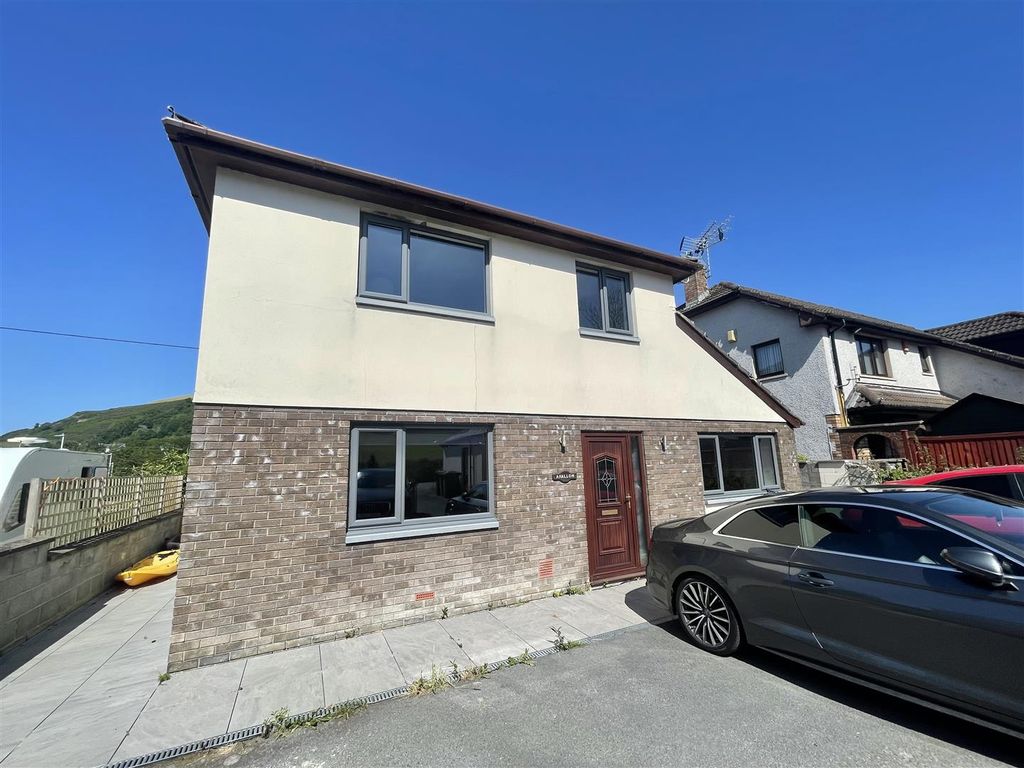 4 bed detached house for sale in Llanfarian, Aberystwyth SY23, £305,000