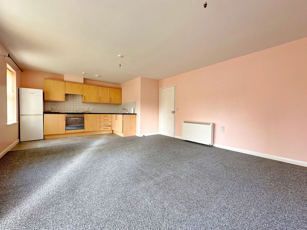 2 bed flat for sale in Liverpool Road, Cadishead M44, £105,000