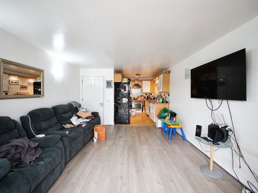 2 bed flat for sale in Tysoe Avenue, Enfield EN3, £259,500