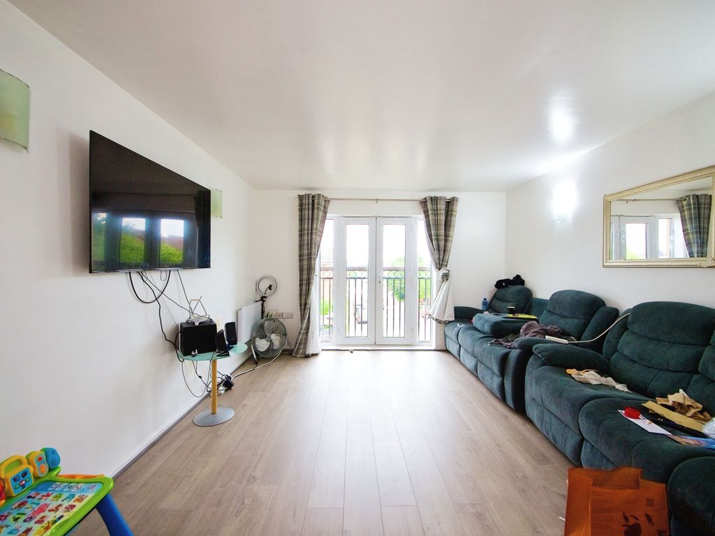 2 bed flat for sale in Tysoe Avenue, Enfield EN3, £259,500