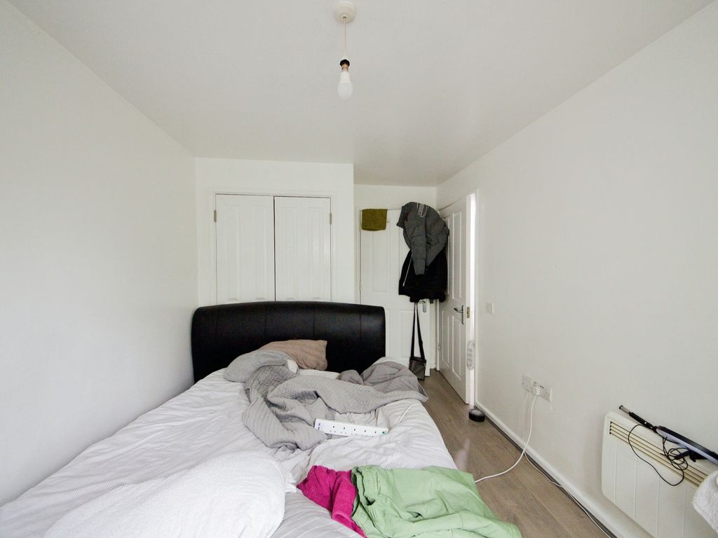 2 bed flat for sale in Tysoe Avenue, Enfield EN3, £259,500