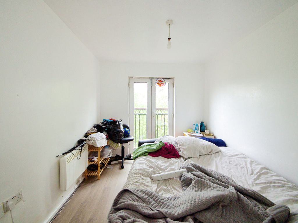 2 bed flat for sale in Tysoe Avenue, Enfield EN3, £259,500