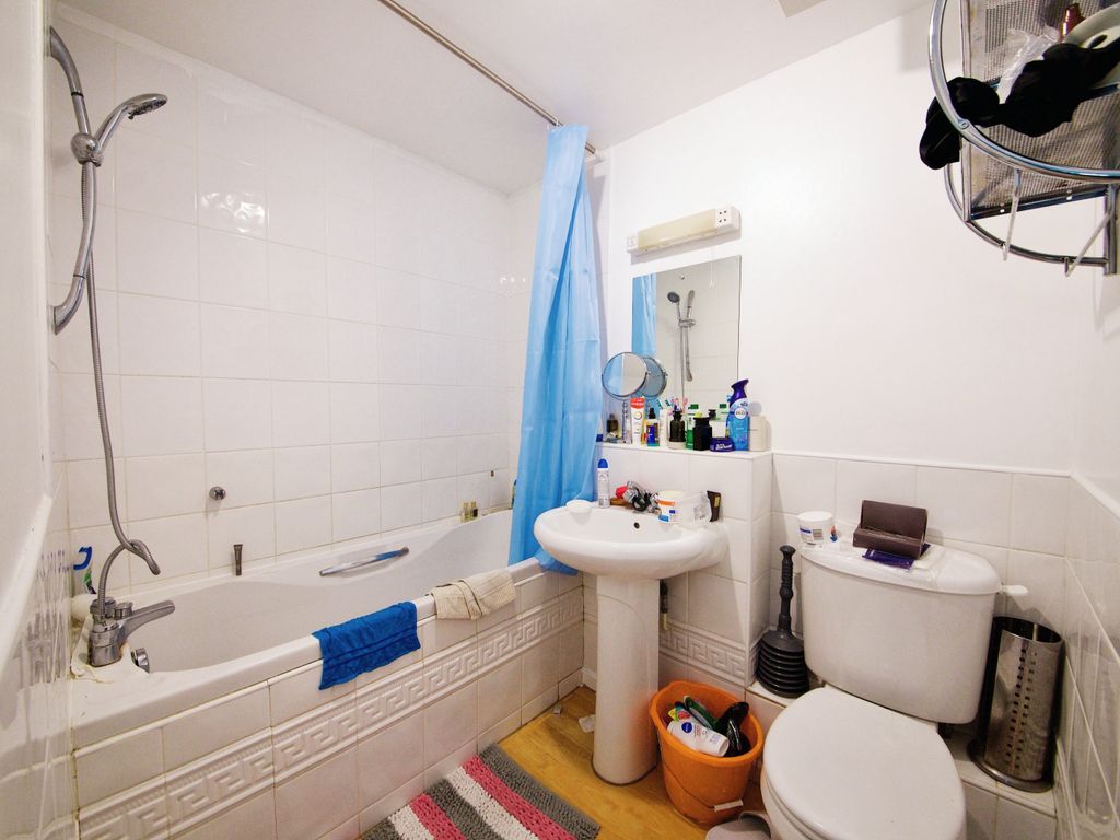 2 bed flat for sale in Tysoe Avenue, Enfield EN3, £259,500