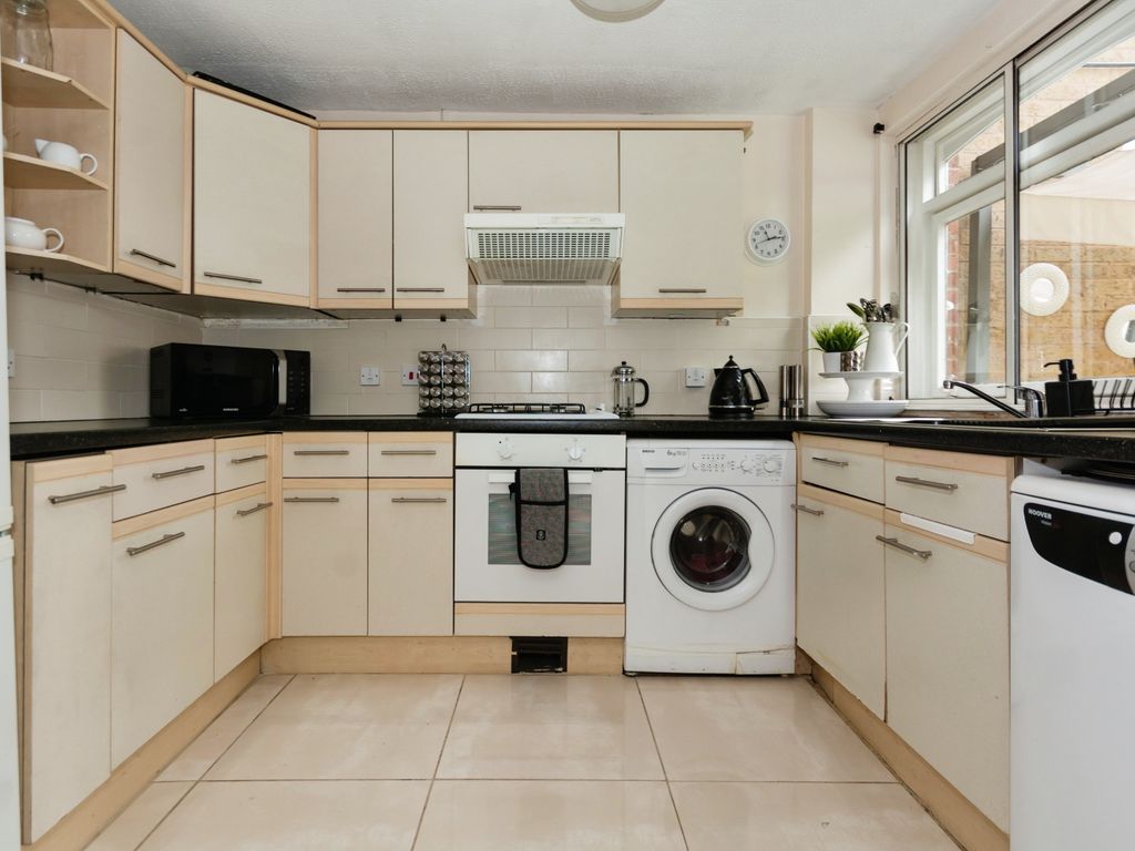 3 bed end terrace house for sale in Windrush Close, Solihull, West Midlands B92, £165,000