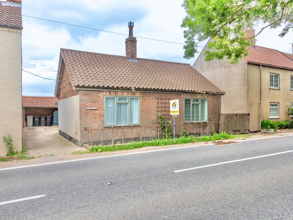 1 bed detached bungalow for sale in Silver Street, Baumber, Horncastle, United Kingdom LN9, £155,000