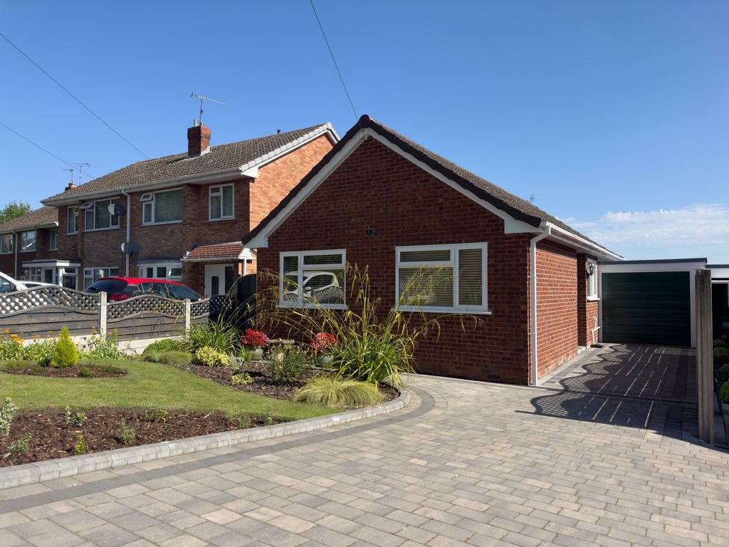 2 bed detached bungalow for sale in Church Walk, Atherstone CV9, £280,000