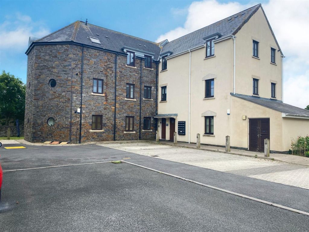 2 bed flat for sale in Chandlers Yard, Burry Port SA16, £210,000