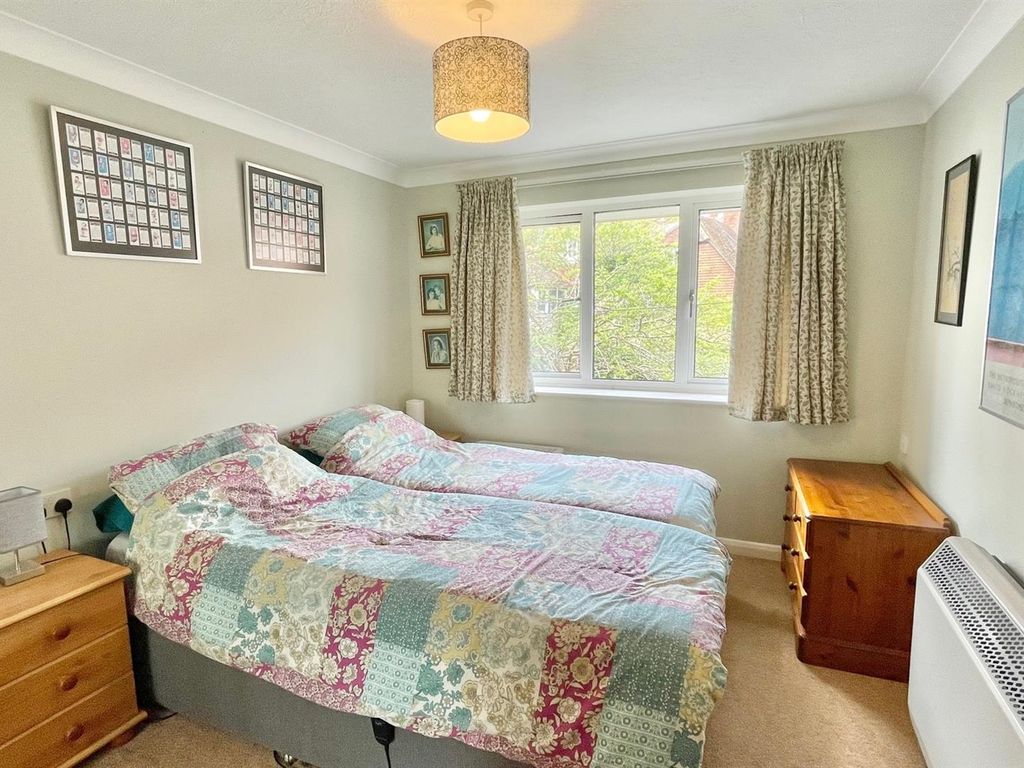 2 bed flat for sale in The Bourne, Hastings TN34, £145,000