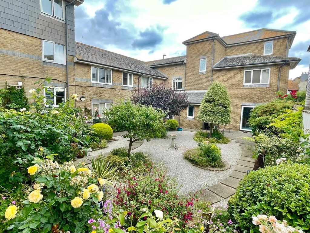 2 bed flat for sale in The Bourne, Hastings TN34, £145,000