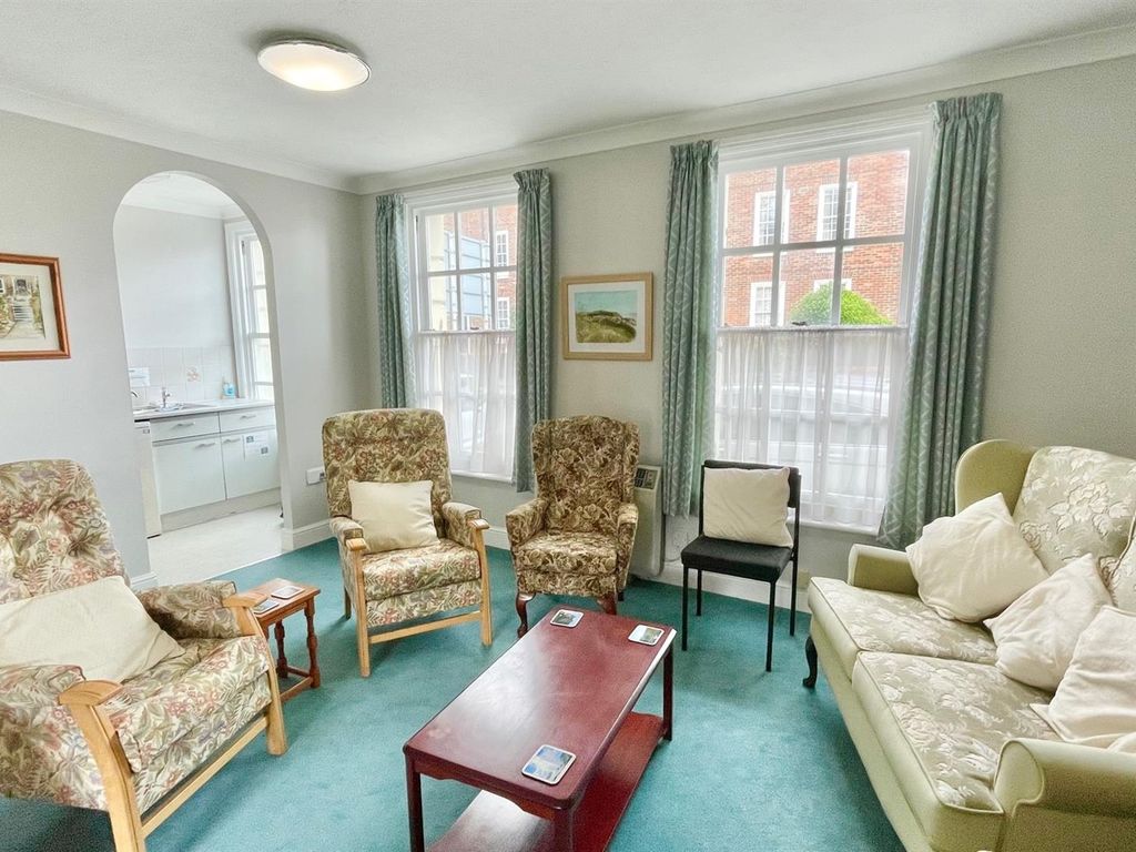 2 bed flat for sale in The Bourne, Hastings TN34, £145,000