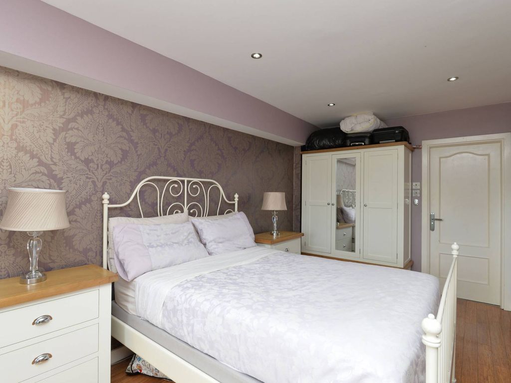 2 bed flat for sale in Johns Place, Leith, Edinburgh EH6, £250,000