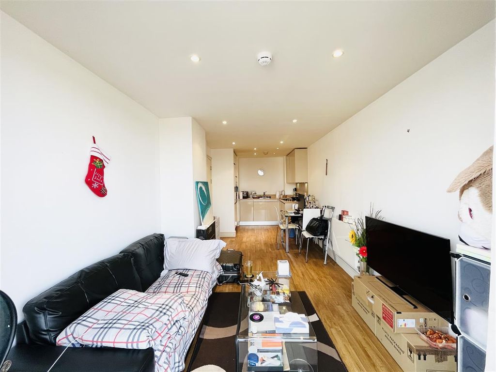 1 bed flat for sale in High Rd, Wembley HA9, £315,000