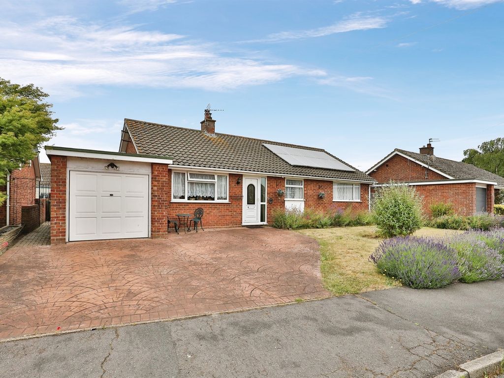 3 bed detached bungalow for sale in Loombe Close, Swanton Morley, Dereham NR20, £270,000