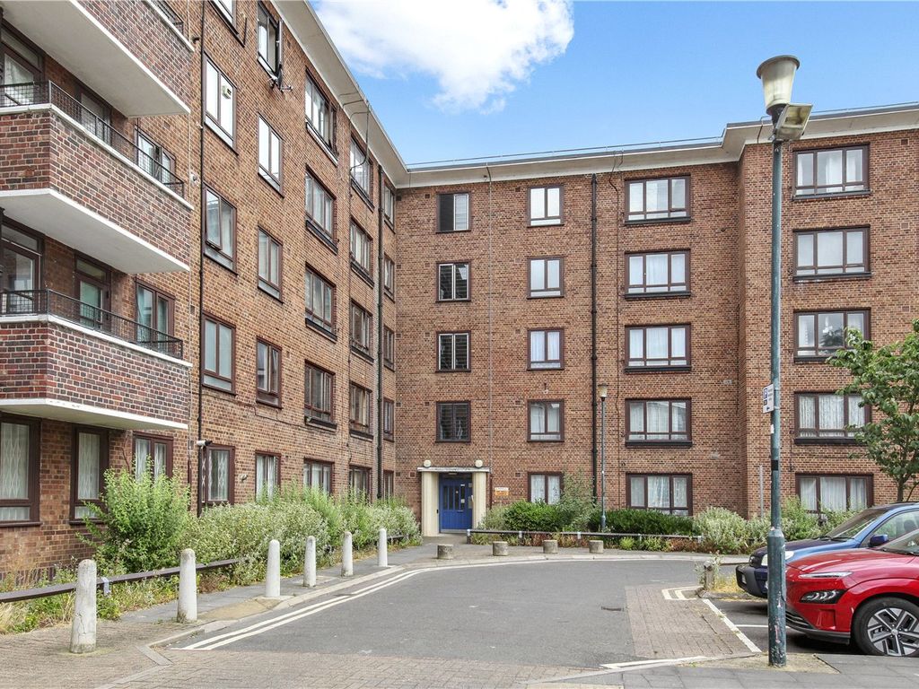 1 bed flat for sale in Warwick Grove, London E5, £325,000