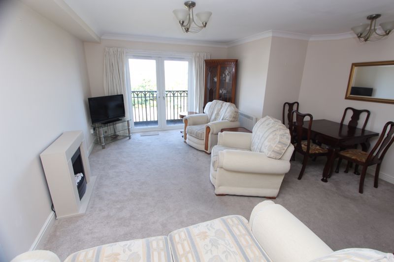 2 bed flat for sale in Rhos Promenade, Rhos On Sea, Colwyn Bay LL28, £189,950