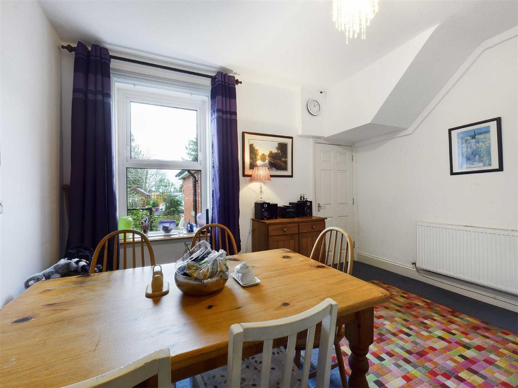 4 bed property for sale in Dyffryn Road, Llandrindod Wells LD1, £285,000