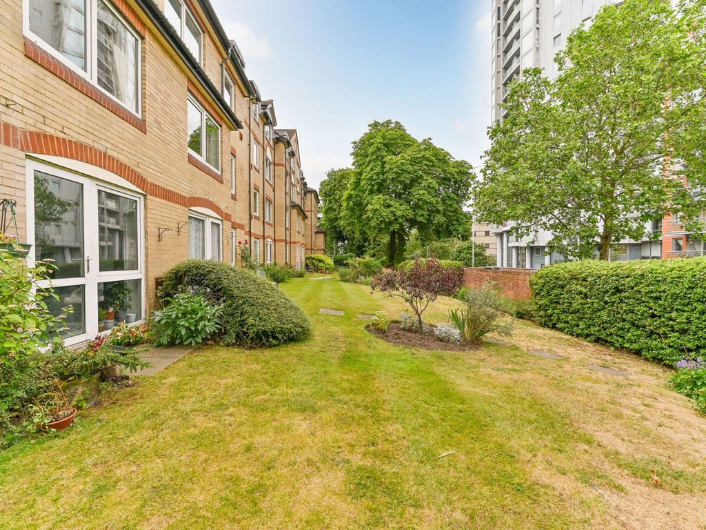 1 bed flat for sale in Fairfield Path, Central Croydon, Croydon CR0, £110,000