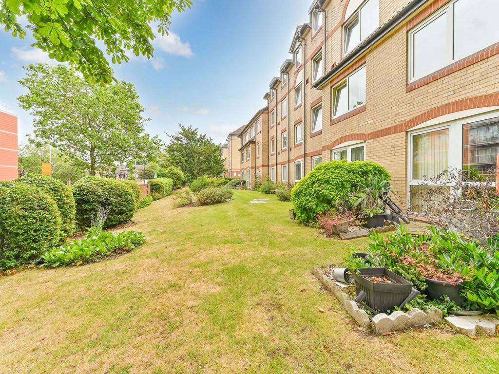 1 bed flat for sale in Fairfield Path, Central Croydon, Croydon CR0, £110,000