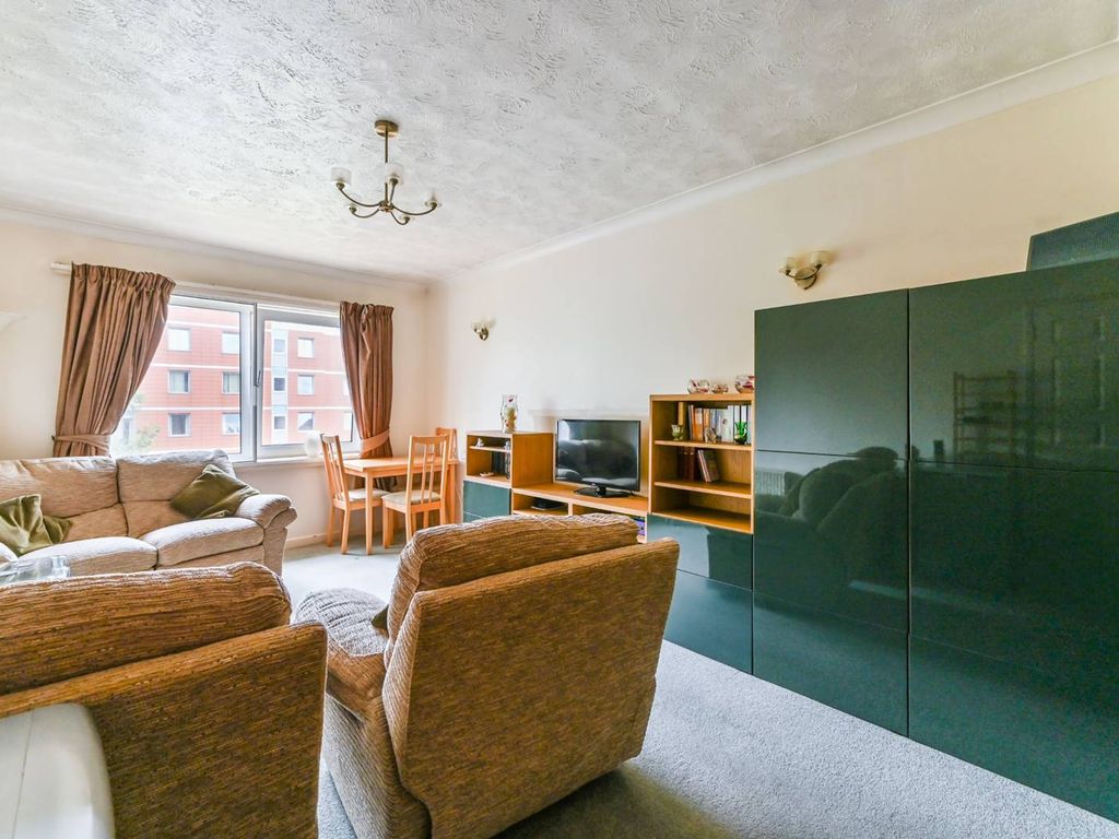 1 bed flat for sale in Fairfield Path, Central Croydon, Croydon CR0, £110,000