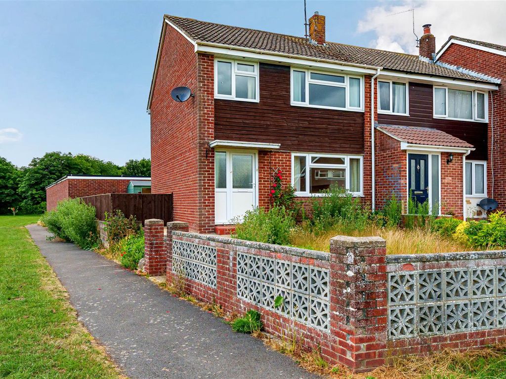 3 bed terraced house for sale in Redhorn Gardens, Devizes SN10, £240,000