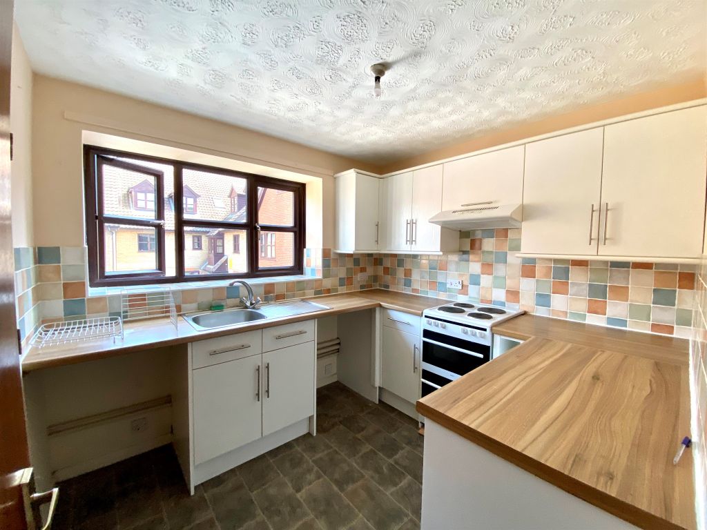 2 bed flat for sale in Station Road, March PE15, £110,000