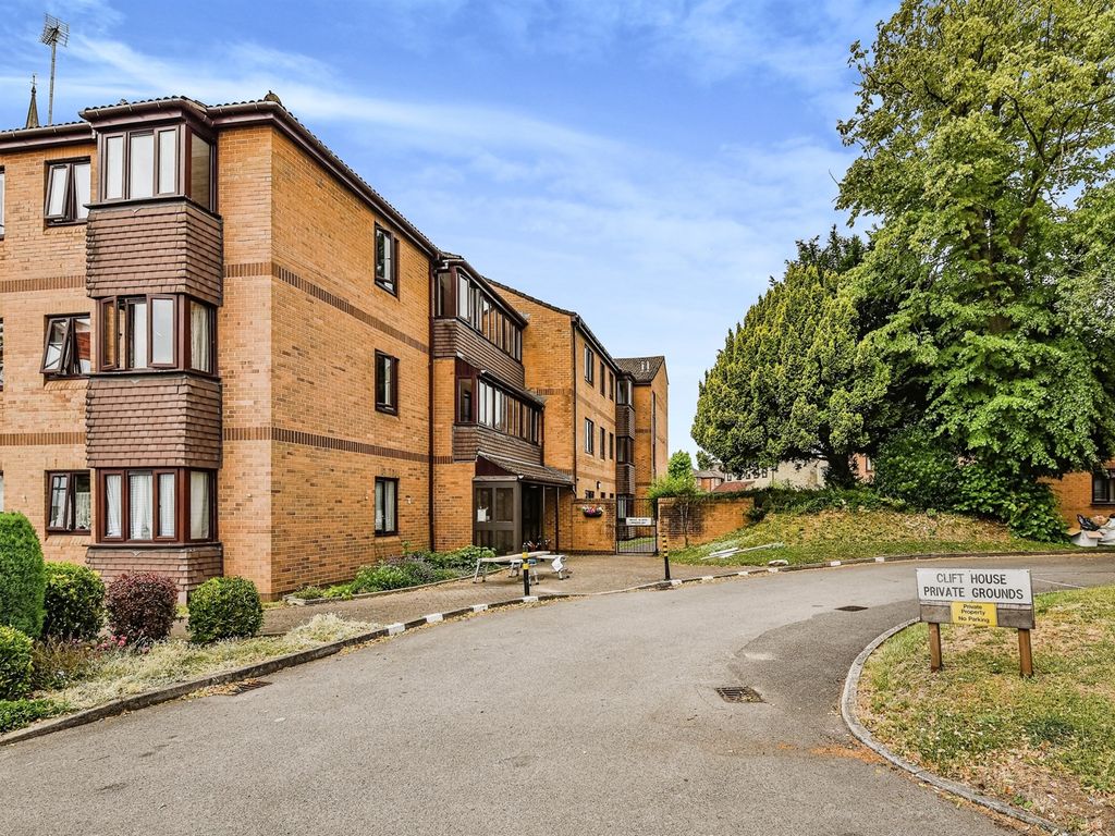 2 bed flat for sale in Langley Road, Chippenham SN15, £140,000