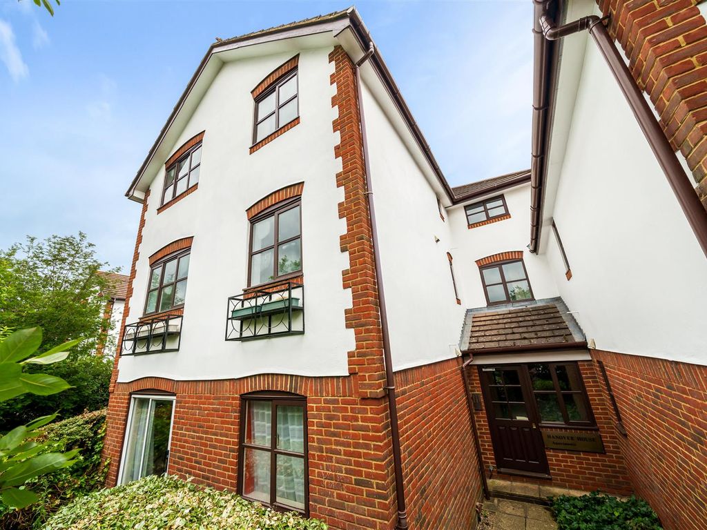 1 bed flat for sale in Lenelby Road, Tolworth, Surbiton KT6, £225,000