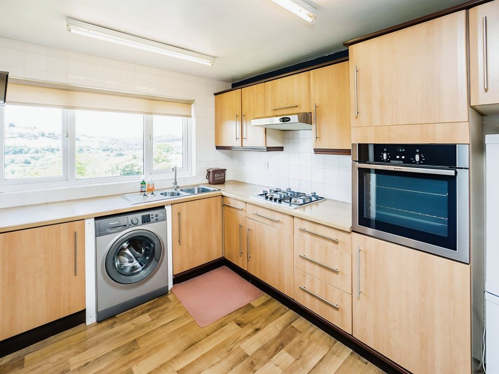 2 bed flat for sale in Pye Nest Rise, Halifax HX2, £135,000