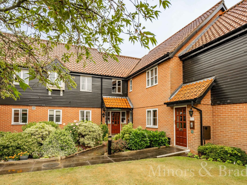 2 bed flat for sale in Bridge Broad Close, Wroxham, Norwich NR12, £150,000