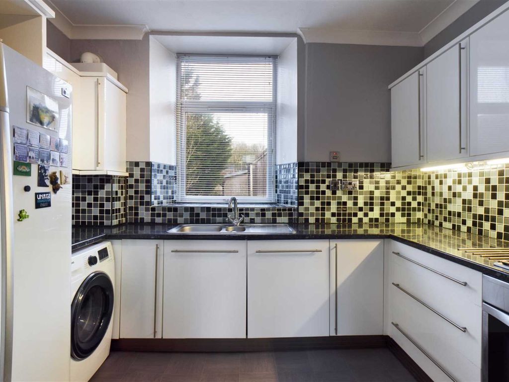 2 bed flat for sale in Waterside Street, Strathaven ML10, £100,000