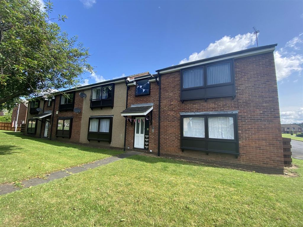 1 bed flat for sale in Bradley Close, Ouston, Chester Le Street DH2, £23,000