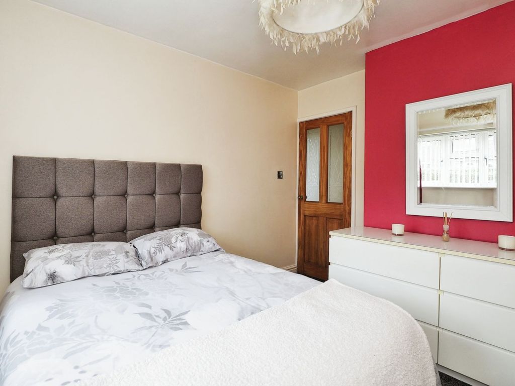 1 bed flat for sale in Dent Drive, Wakefield WF1, £90,000