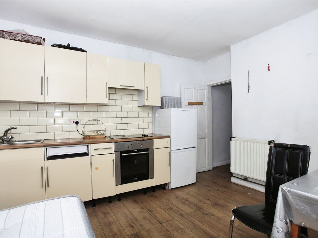 1 bed flat for sale in Gladstone Street, Peterborough PE1, £75,000