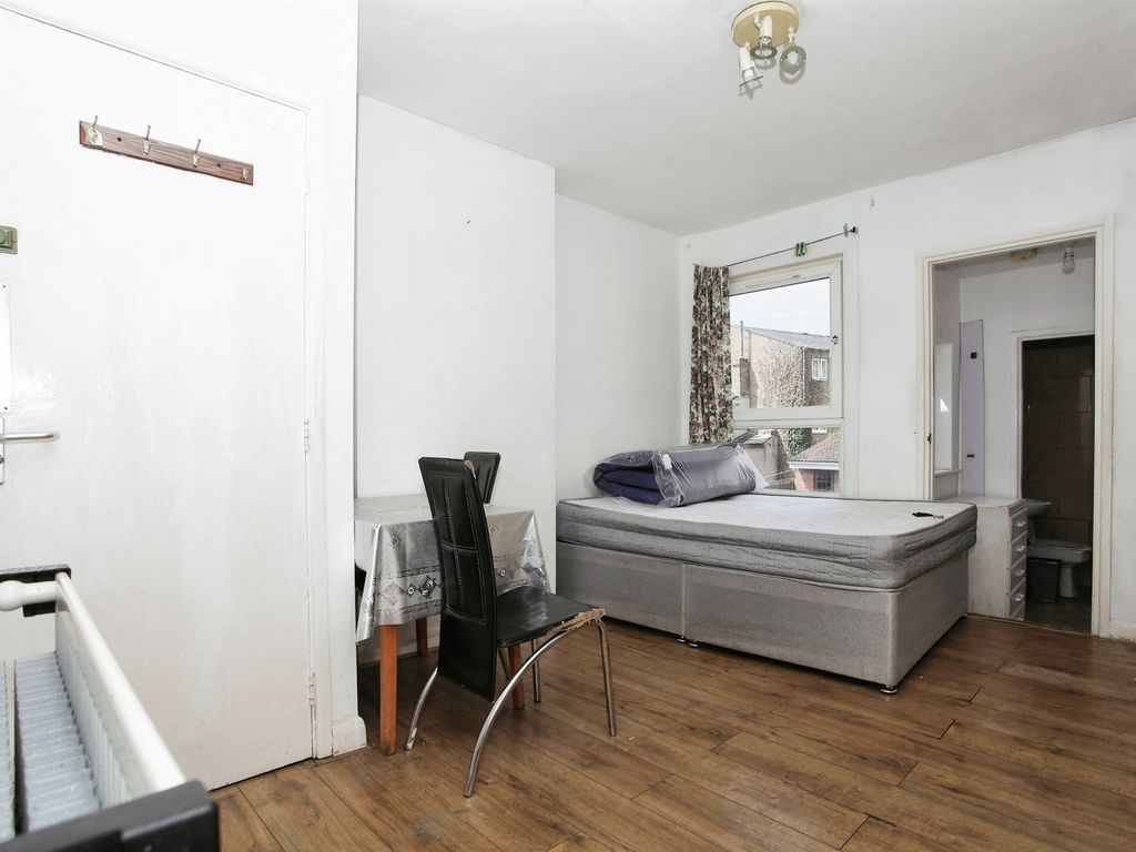1 bed flat for sale in Gladstone Street, Peterborough PE1, £75,000