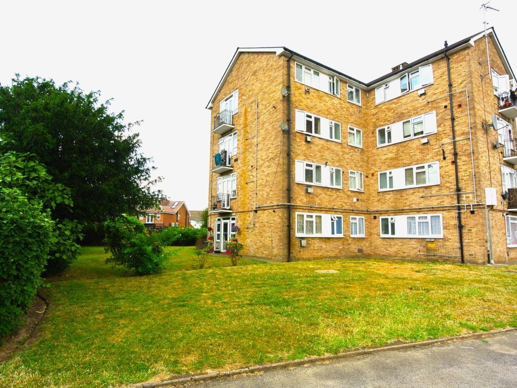 1 bed flat for sale in Clare Road, Stanwell, Staines TW19, £160,000
