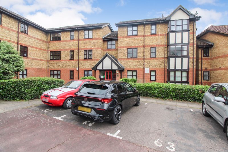 1 bed flat for sale in Redwood Grove, Bedford MK42, £130,000