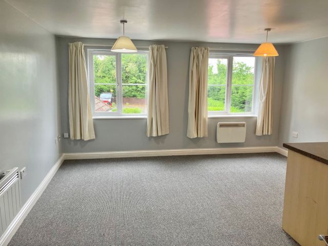 2 bed flat for sale in Daneholme Close, Daventry, Northamptonshire NN11, £135,000