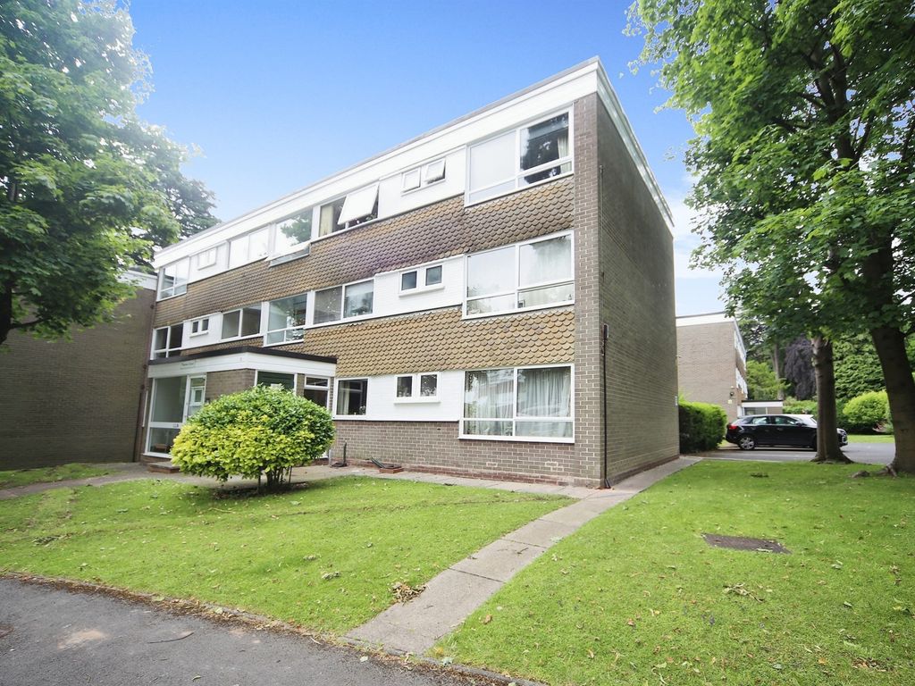 2 bed flat for sale in Mereside Way, Solihull B92, £200,000